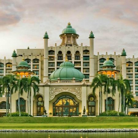 Palace Of The Golden Horses Seri Kembangan Exterior photo The Berlian Hotel