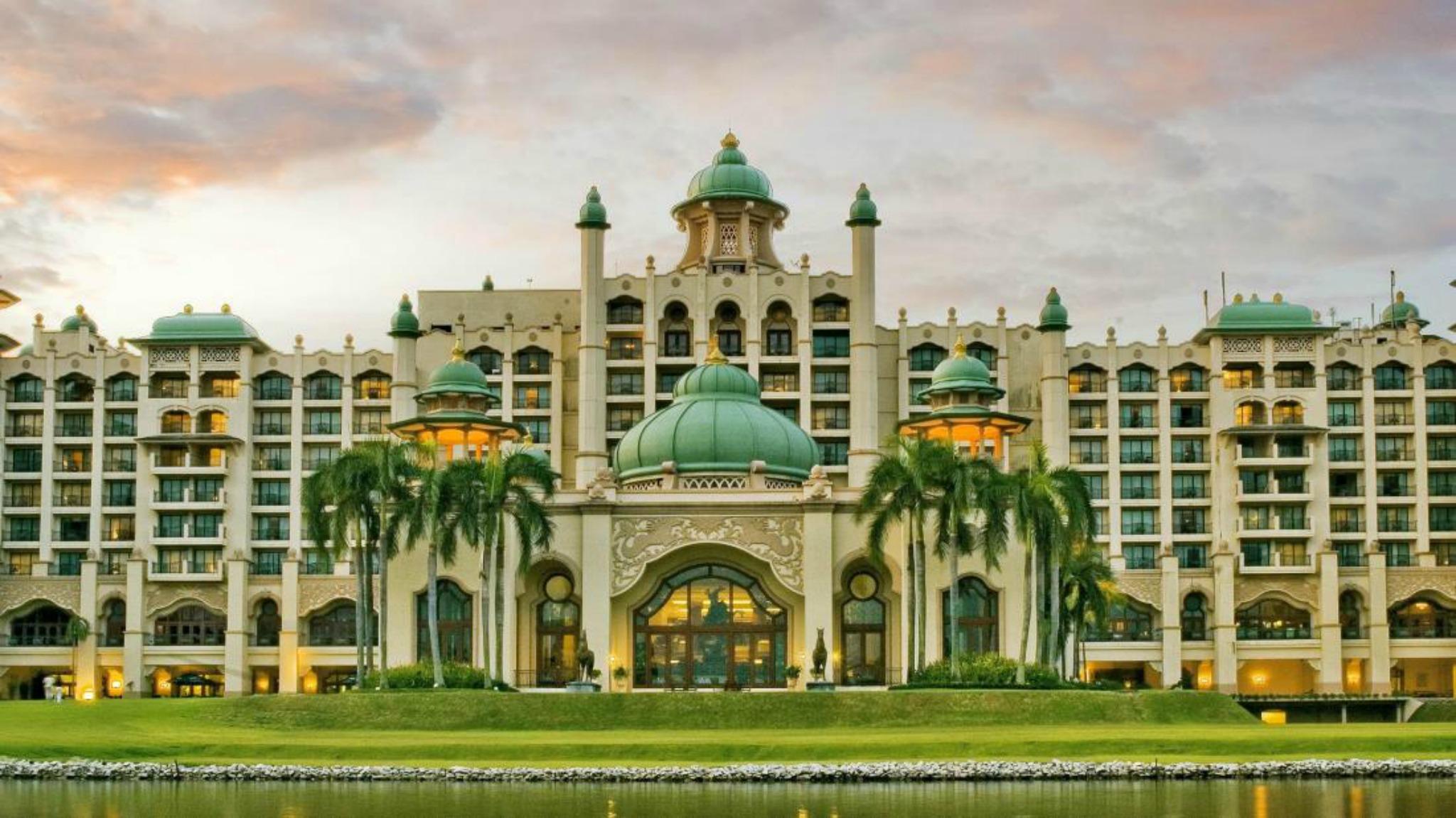 Palace Of The Golden Horses Seri Kembangan Exterior photo The Berlian Hotel