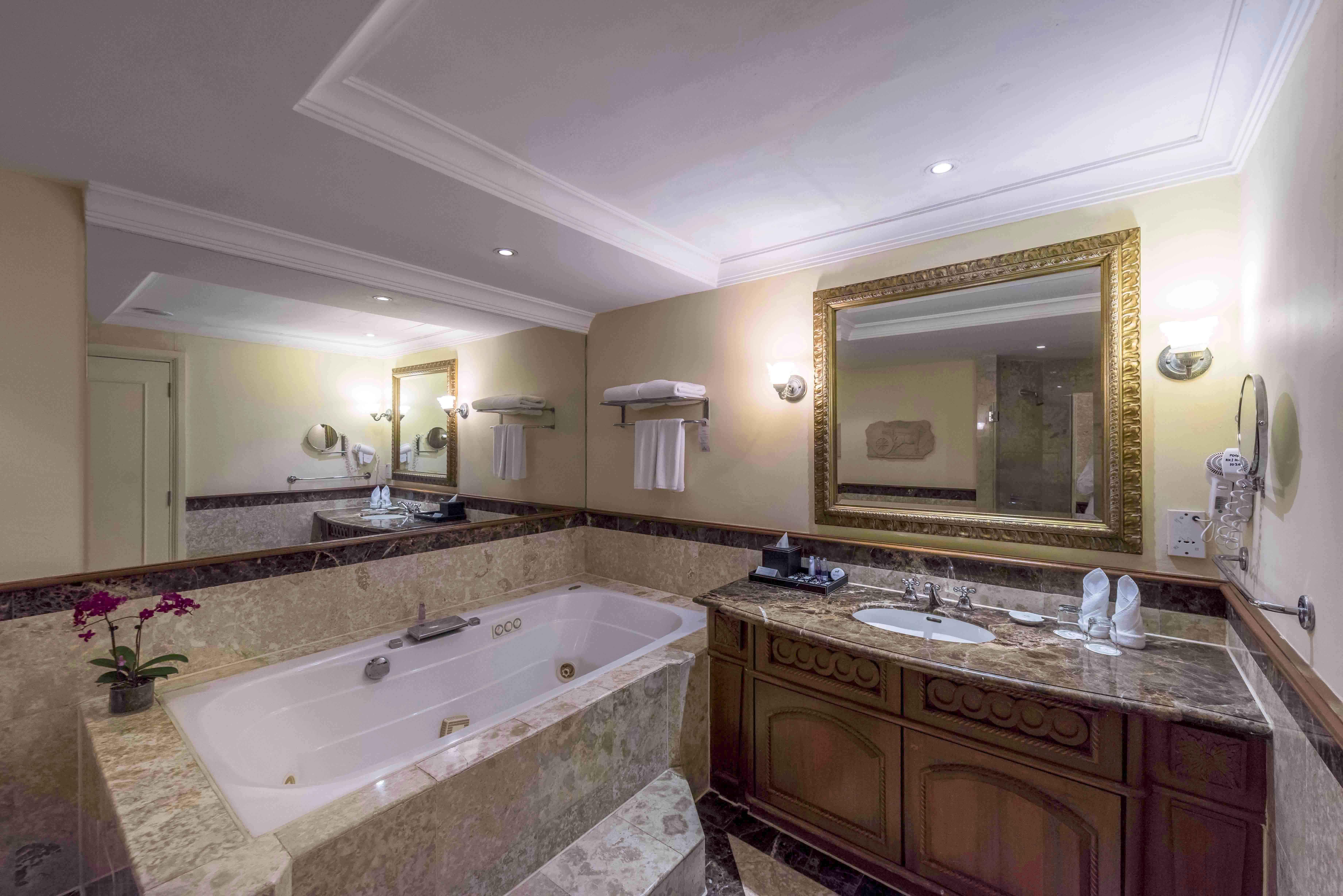 Palace Of The Golden Horses Seri Kembangan Exterior photo Bathroom