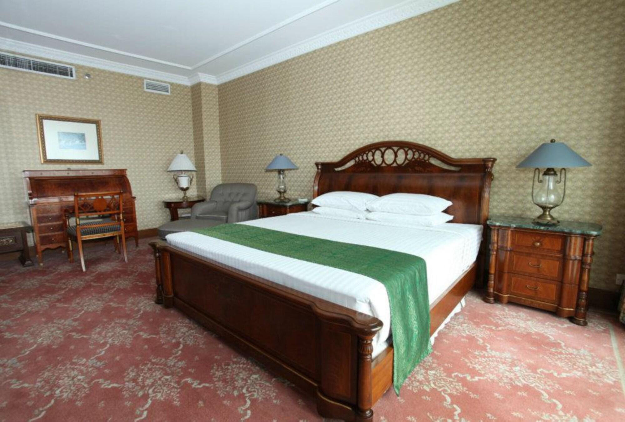 Palace Of The Golden Horses Seri Kembangan Exterior photo A bedroom at the hotel