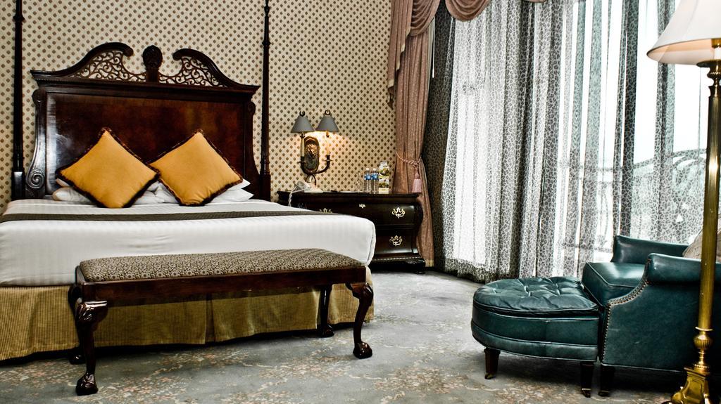 Palace Of The Golden Horses Seri Kembangan Exterior photo A bedroom at the Imperial