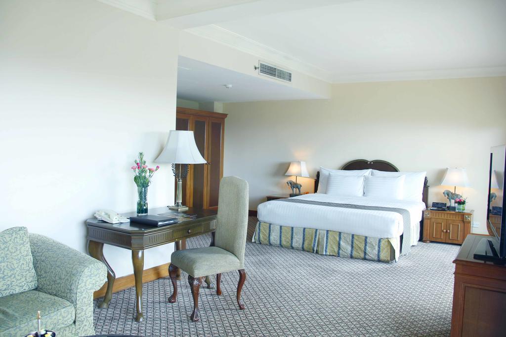 Palace Of The Golden Horses Seri Kembangan Exterior photo A room at the hotel