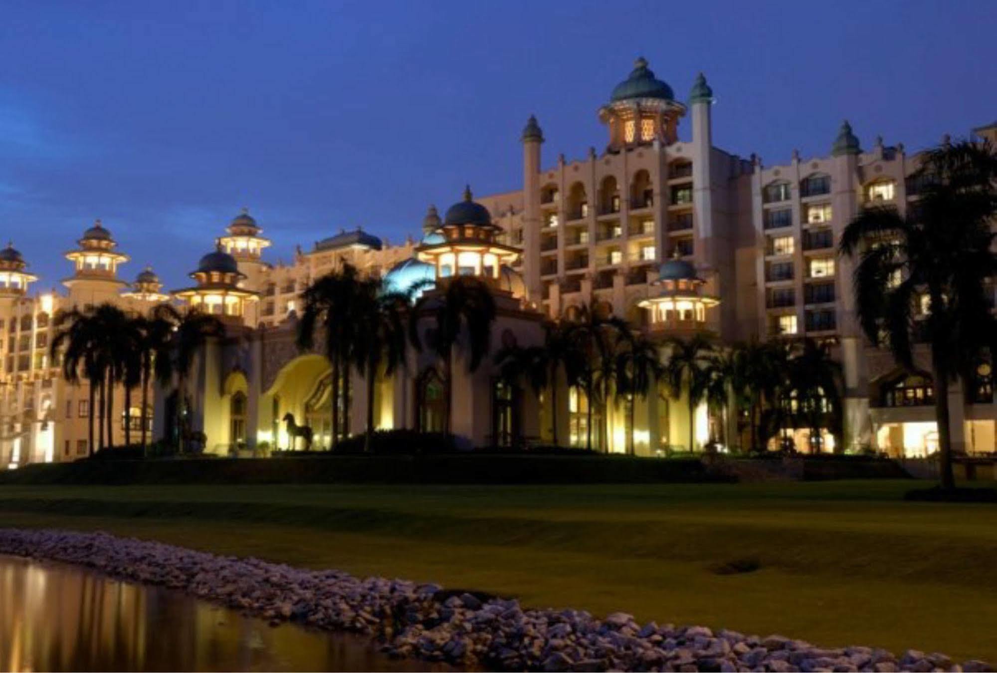 Palace Of The Golden Horses Seri Kembangan Exterior photo The Royal Mirage Hotel