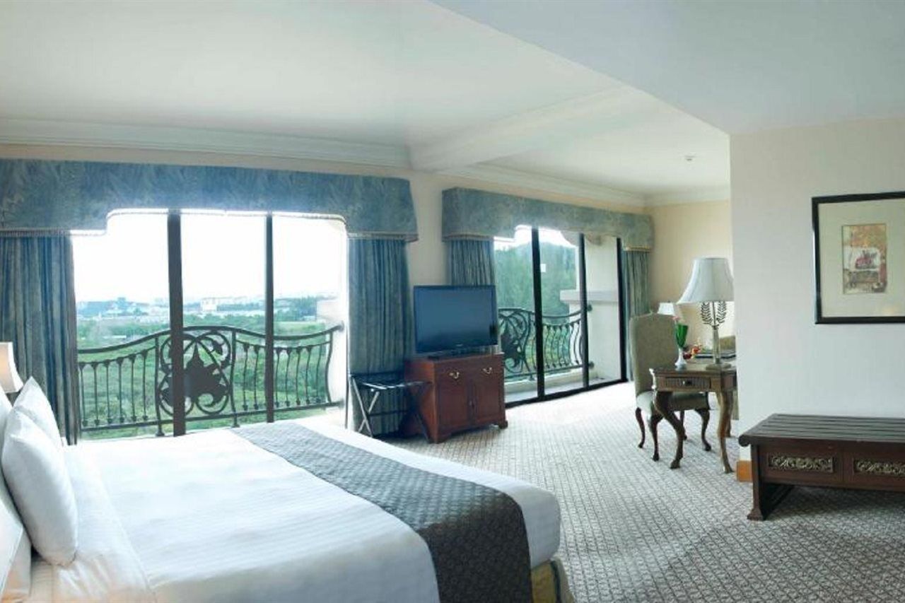 Palace Of The Golden Horses Seri Kembangan Exterior photo A room at the hotel